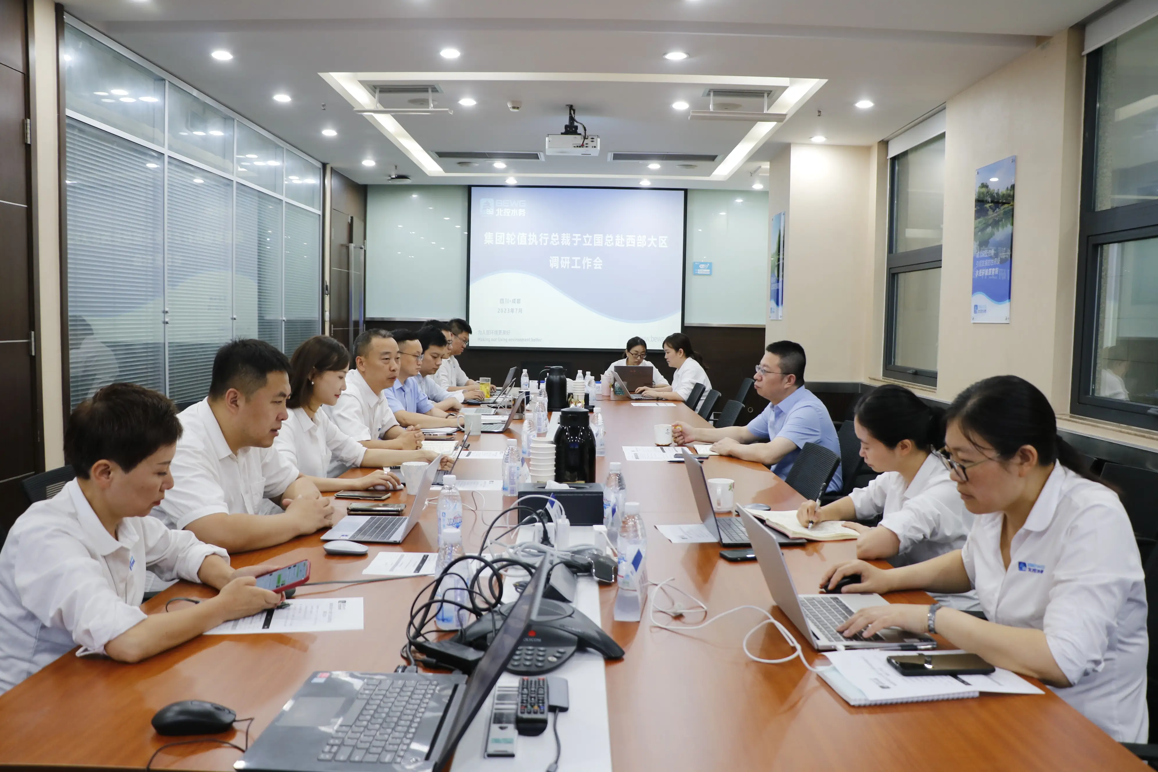 抓清收· 促回款——集团轮值执行总裁于立国到西部大区调研交流